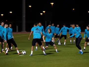 Los jugadores del Real Madrid se ejercitan en Abu Dabi Los jugadores del Real Madrid se ejercitan en Abu Dabi