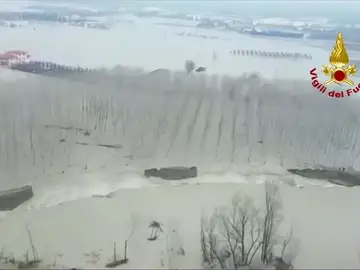 Miles de evacuados en el norte de Italia por las inundaciones Miles de evacuados en el norte de Italia por las inundaciones