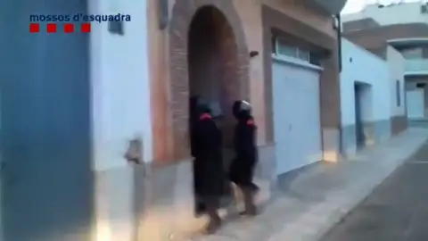 Operación contra un grupo criminal por blanqueo de capitales en Amposta Operación contra un grupo criminal por blanqueo de capitales en Amposta