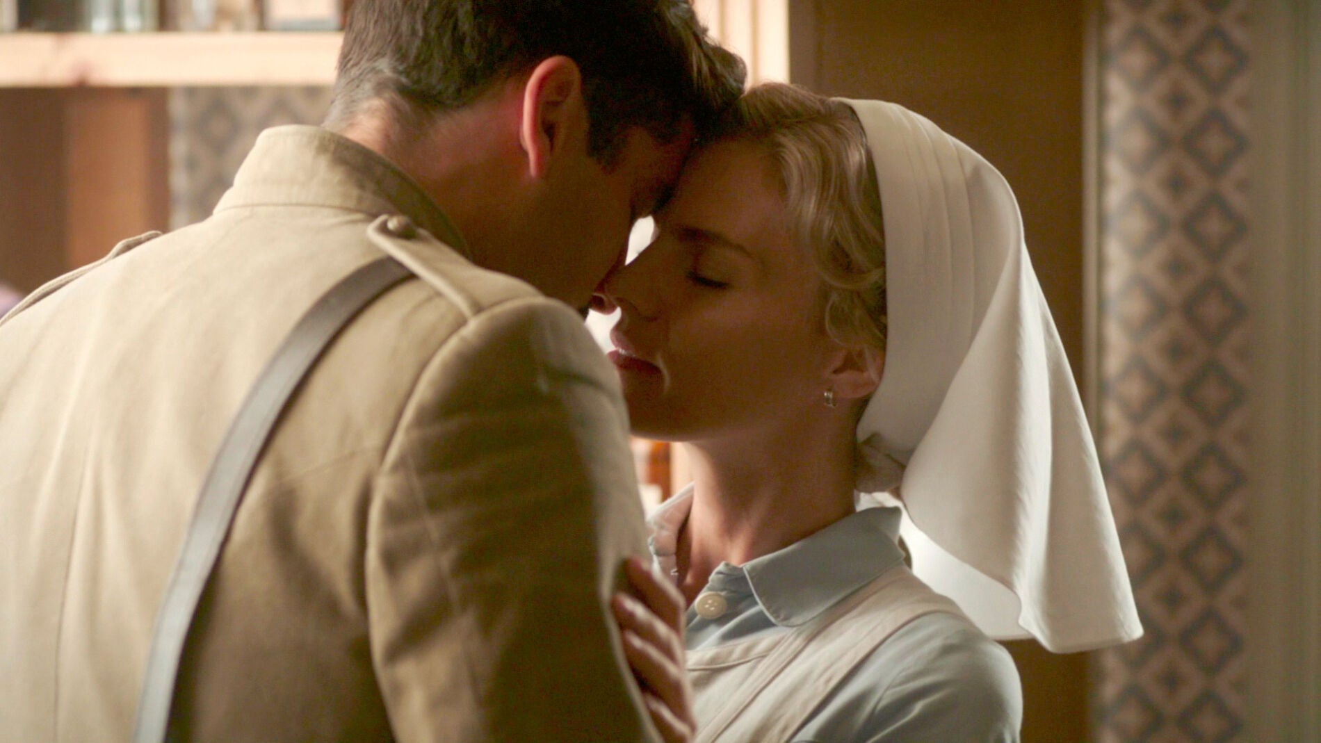 Fidel cita a Julia para escaparse juntos hacia una nueva vida