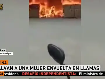 Una mujer en llamas Una mujer en llamas