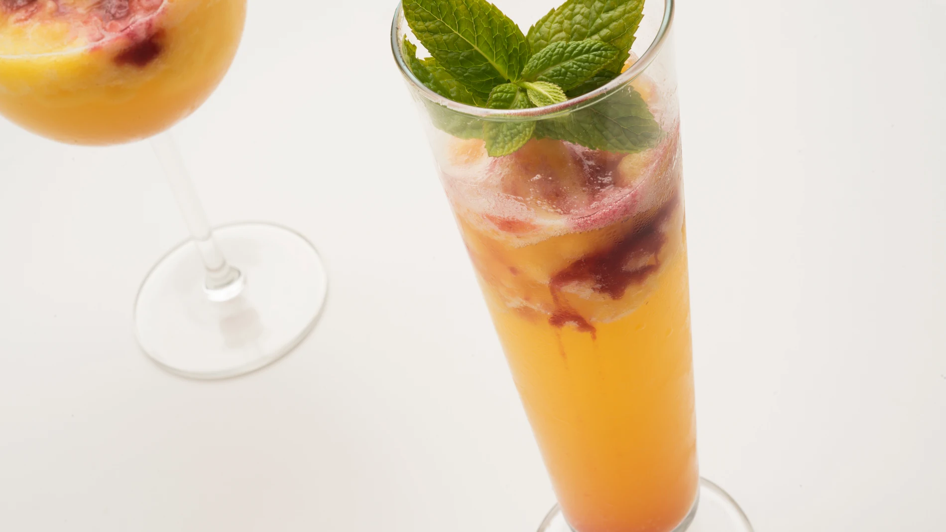 Sorbete de piña con sirope de granada