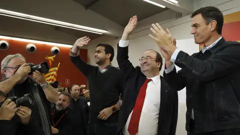 El secretario general del PSOE, Pedro Sánchez (d), junto al candidato del PSC a la presidencia de la Generalitat, Miquel Iceta El secretario general del PSOE, Pedro Sánchez (d), junto al candidato del PSC a la presidencia de la Generalitat, Miquel Iceta