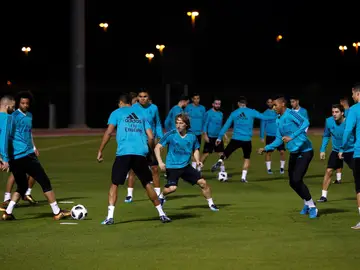 Los jugadores del Real Madrid entrenan en Abu Dabi Los jugadores del Real Madrid entrenan en Abu Dabi