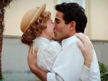 Magdalena regresa a los brazos de Larbi, para siempre Magdalena regresa a los brazos de Larbi, para siempre