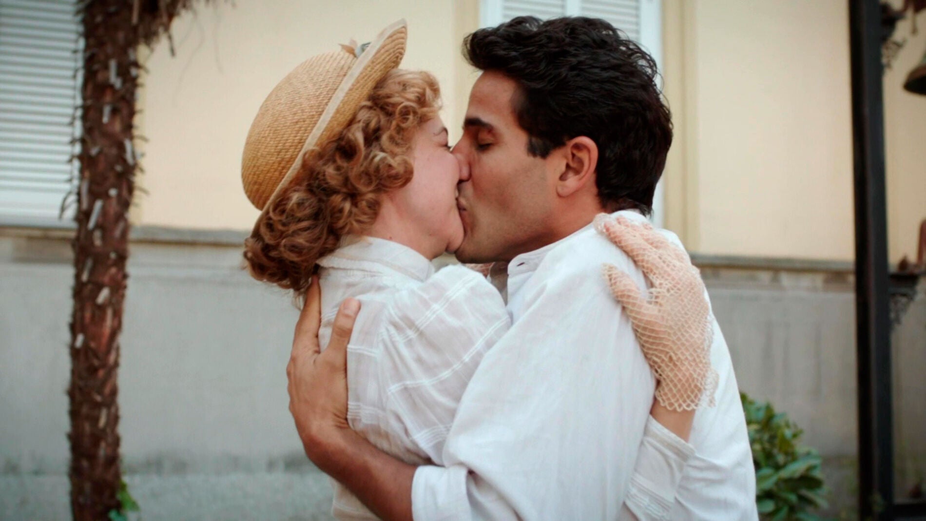  Magdalena regresa a los brazos de Larbi, para siempre