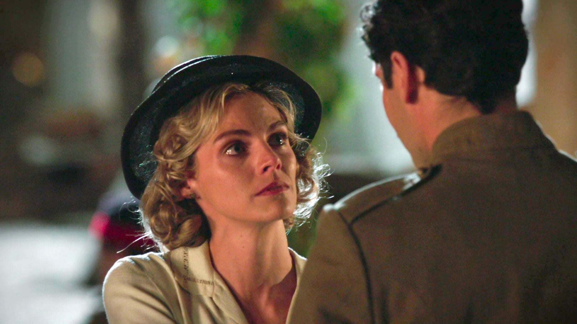 Julia se despide de Andr&eacute;s