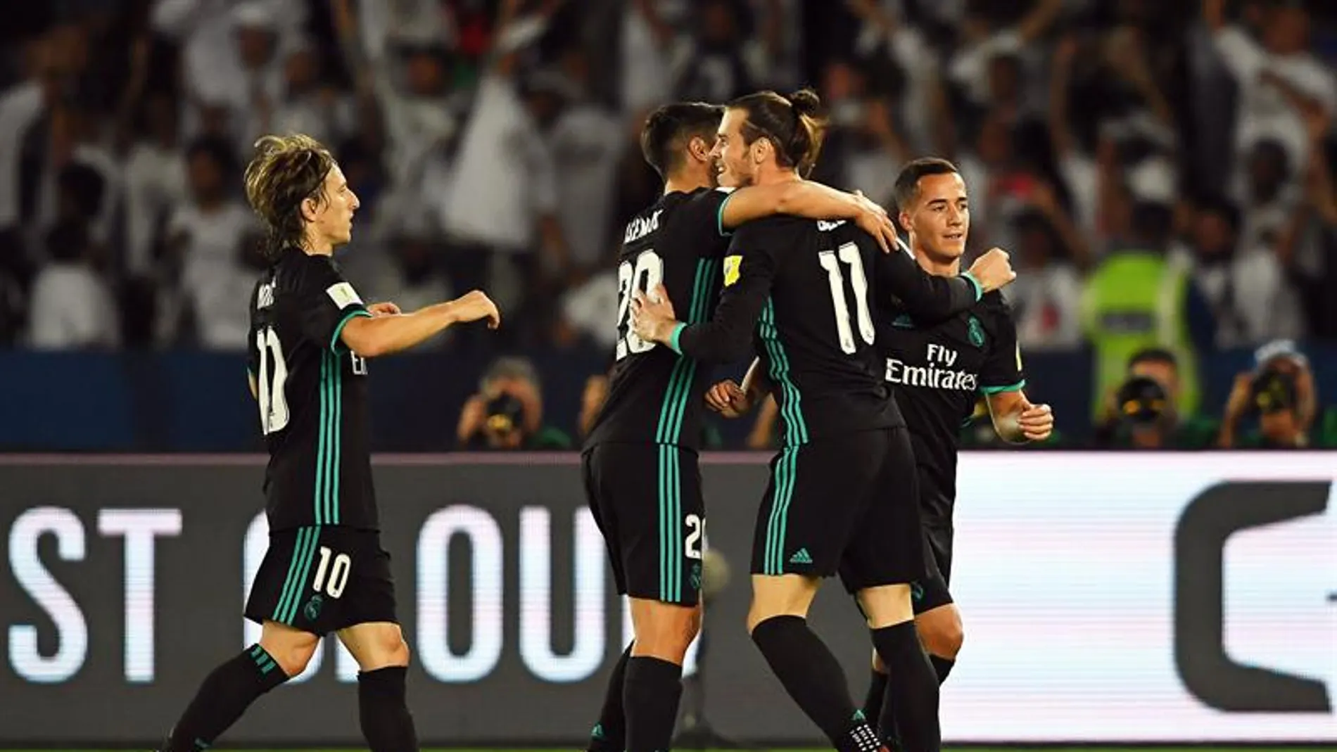 Bale marca el segundo tanto del Real Madrid ante el Al Jazira Bale marca el segundo tanto del Real Madrid ante el Al Jazira