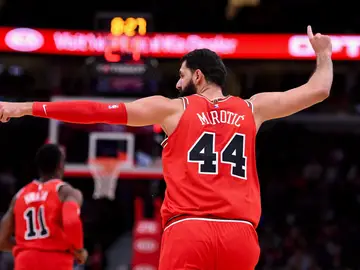Mirotic celebra una canasta Mirotic celebra una canasta