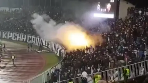 dddBatalla campal entre hinchas del Partizan dddBatalla campal entre hinchas del Partizan