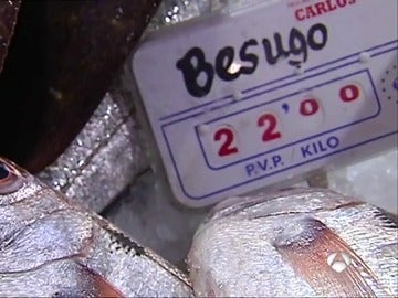 Los precios del besugo y la merluza suben hasta un 25% y 44% en una semana
