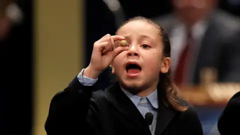 Aya, una niña del Colegio de San Ildefonso Aya, una niña del Colegio de San Ildefonso