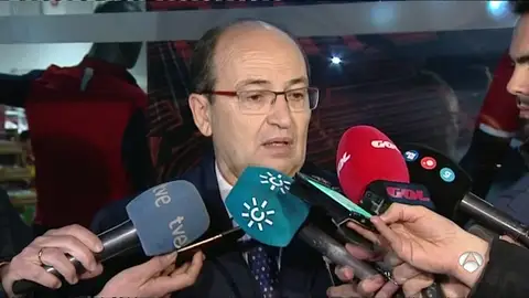Castro, presidente del Sevilla: "La destitución de Berizzo ha sido una decisión delicada y dolorosa" Castro, presidente del Sevilla: "La destitución de Berizzo ha sido una decisión delicada y dolorosa"