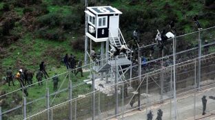Imagen de la valla que protege la ciudad aut&oacute;noma espa&ntilde;ola de Ceuta