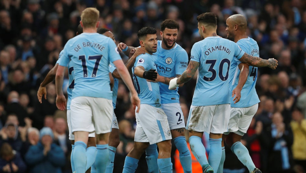 Aguero celebra el gol