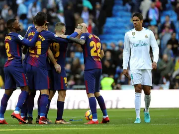 El Barcelona celebra un gol ante Varane El Barcelona celebra un gol ante Varane