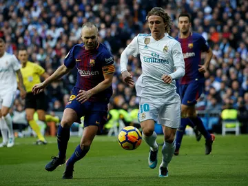 Iniesta, ante Modric Iniesta, ante Modric