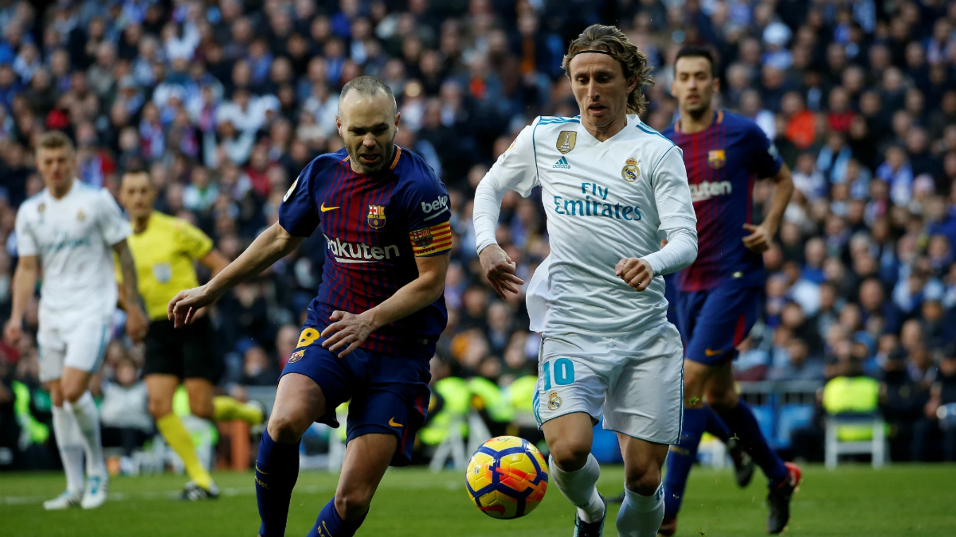 Iniesta, ante Modric Iniesta, ante Modric