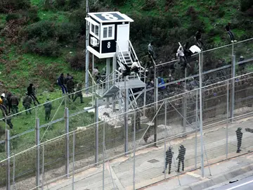 Valla de la frontera de Ceuta Valla de la frontera de Ceuta
