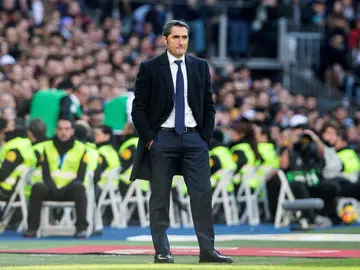 Valverde, en la banda del Santiago Bernabéu Valverde, en la banda del Santiago Bernabéu
