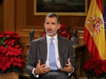 El Rey Felipe VI, durante su tradicional mensaje de Navidad desde el Palacio de La Zarzuela El Rey Felipe VI, durante su tradicional mensaje de Navidad desde el Palacio de La Zarzuela