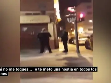 La agresión de un policía a una mujer en Valencia indigna en las redes La agresión de un policía a una mujer en Valencia indigna en las redes