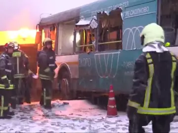 Al menos cinco muertos al ser arrollados por un autobús en Moscú que se precipita en la entrada de metro Al menos cinco muertos al ser arrollados por un autobús en Moscú que se precipita en la entrada de metro