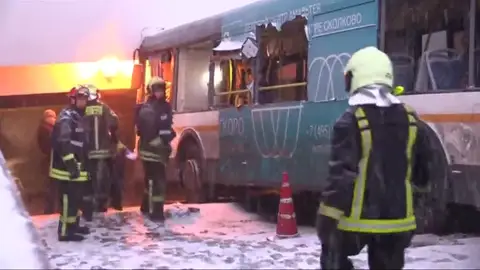 Al menos cinco muertos al ser arrollados por un autobús en Moscú que se precipita en la entrada de metro Al menos cinco muertos al ser arrollados por un autobús en Moscú que se precipita en la entrada de metro