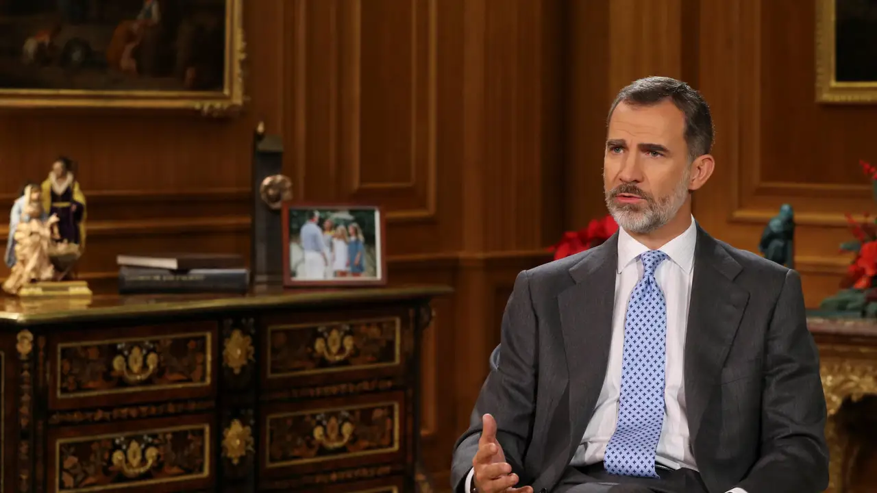 El Rey Felipe VI, durante su tradicional mensaje de Navidad desde el Palacio de La Zarzuela