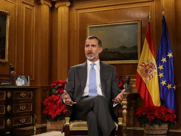 El Rey Felipe VI, durante su tradicional mensaje de Navidad desde el Palacio de La Zarzuela El Rey Felipe VI, durante su tradicional mensaje de Navidad desde el Palacio de La Zarzuela