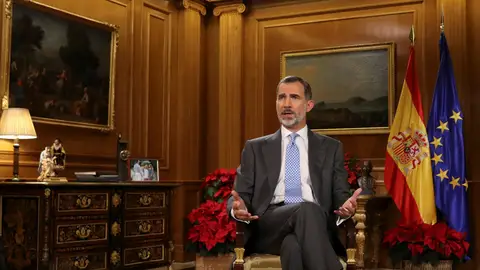 El Rey Felipe VI, durante su tradicional mensaje de Navidad desde el Palacio de La Zarzuela