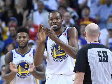 Kevin Durant celebra la victoria de los Warriors Kevin Durant celebra la victoria de los Warriors