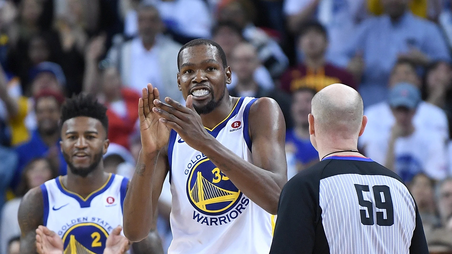 Kevin Durant celebra la victoria de los Warriors Kevin Durant celebra la victoria de los Warriors