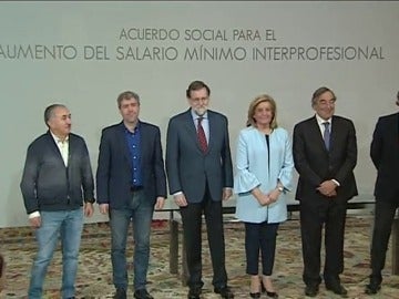 Rajoy firma la subida del salario mínimo