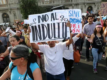 Imagen de las protestas en Lima por el indulto a Fujimori Imagen de las protestas en Lima por el indulto a Fujimori