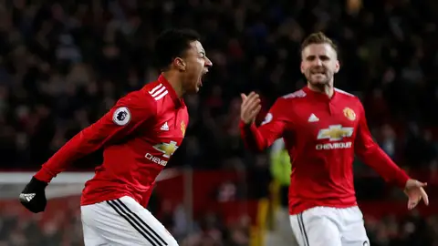 Lingard celebra su doblete ante el Burnley Lingard celebra su doblete ante el Burnley