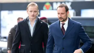El príncipe Haakon junto al hijo de de Mette-Marit Marius Borg está hecho todo un conquistador
