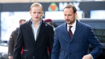 El príncipe Haakon junto al hijo de de Mette-Marit