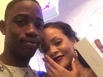 Rihanna y su primo asesinado Tavon Kaiseen Alleyne Rihanna y su primo asesinado Tavon Kaiseen Alleyne