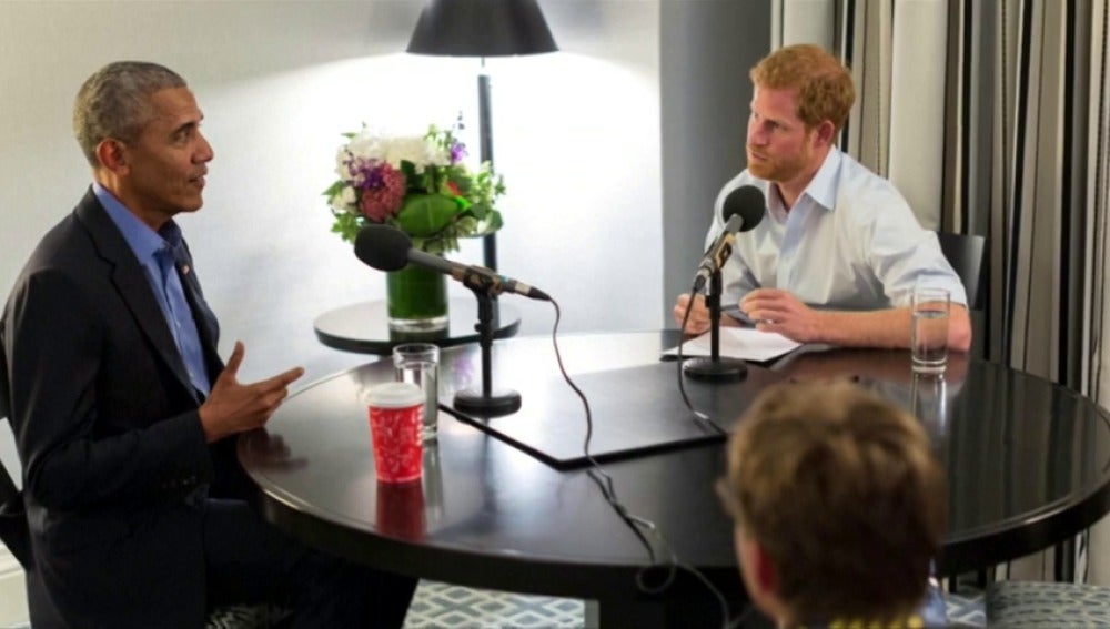 Obama alerta contra redes sociales al ser entrevistado por príncipe Enrique