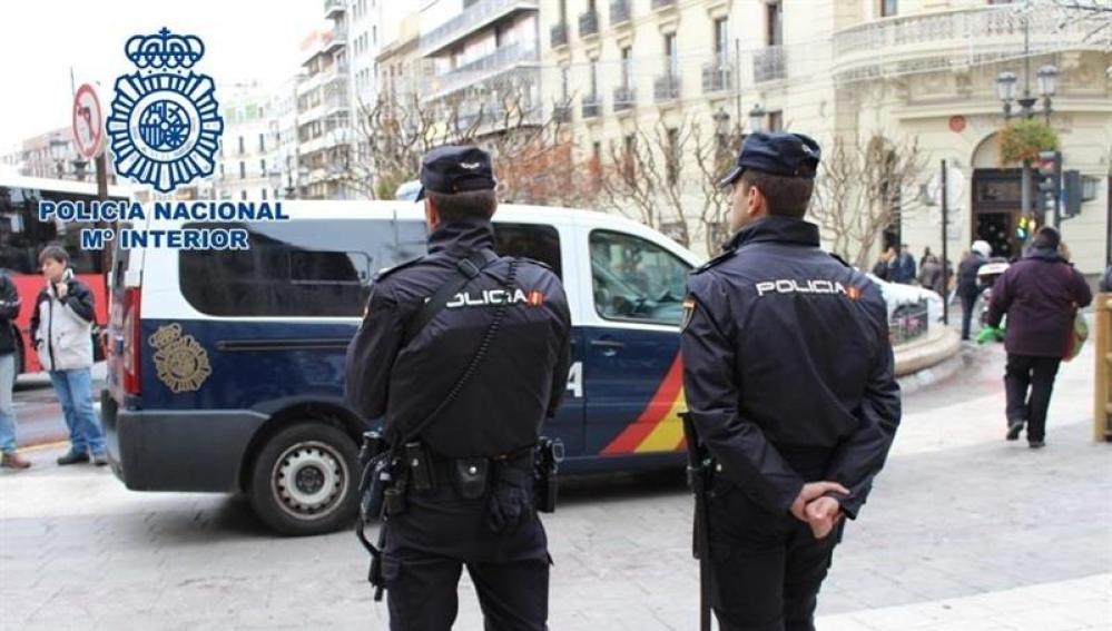 Dos agentes de la Policía Nacional en una imagen de archivo