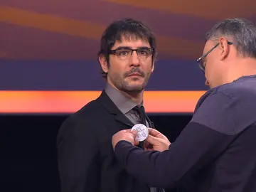 Juanra es nombrado oficialmente Caballero de la Chapa Juanra es nombrado oficialmente Caballero de la Chapa