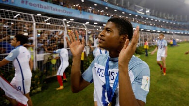 Rhian Brewster, jugador del Liverpool, denuncia sufrir insultos racistas de forma continua