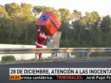 Papá Noel gastando una inocentada Papá Noel gastando una inocentada