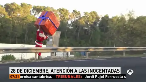 Papá Noel gastando una inocentada Papá Noel gastando una inocentada