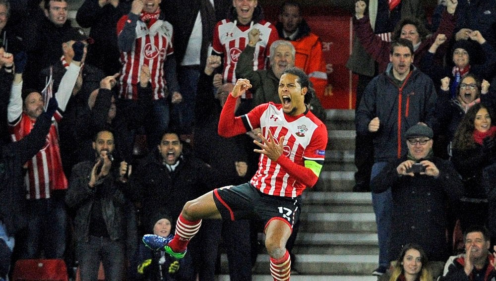 Van Dijk celebra un gol con el Southampton