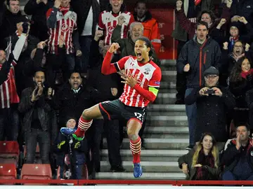 Van Dijk celebra un gol con el Southampton Van Dijk celebra un gol con el Southampton