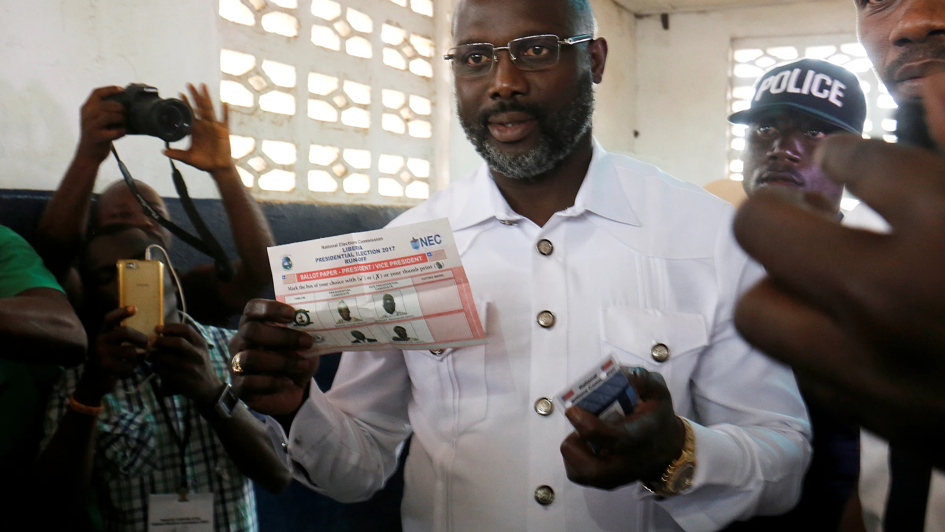 El exfutbolista George Weah El exfutbolista George Weah