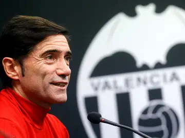Marcelino García Toral, en una rueda de prensa con el Valencia Marcelino García Toral, en una rueda de prensa con el Valencia