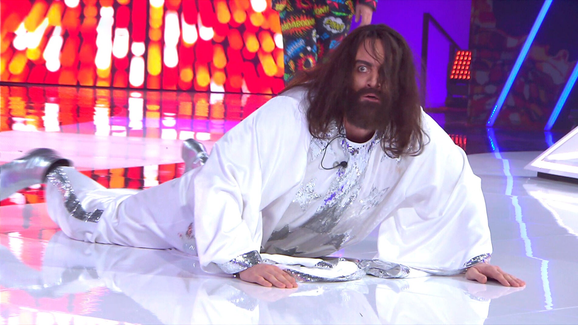 Edu Soto se convierte en superh&eacute;roe griego para partir una bandeja en 'Tu cara me suena'